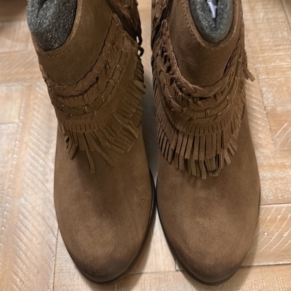 New Naughty Monkey In Lyne Boho Fringe Western Tan Suede Block Heel Ankle Boot - Picture 12 of 16